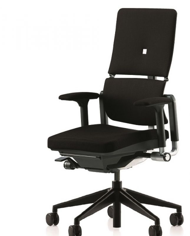 Schwarzer Steelcase Please Drehstuhl mit hoher Rückenlehne und verstellbaren Armlehnen, ergonomischer Bürostuhl für gesundes Sitzen.